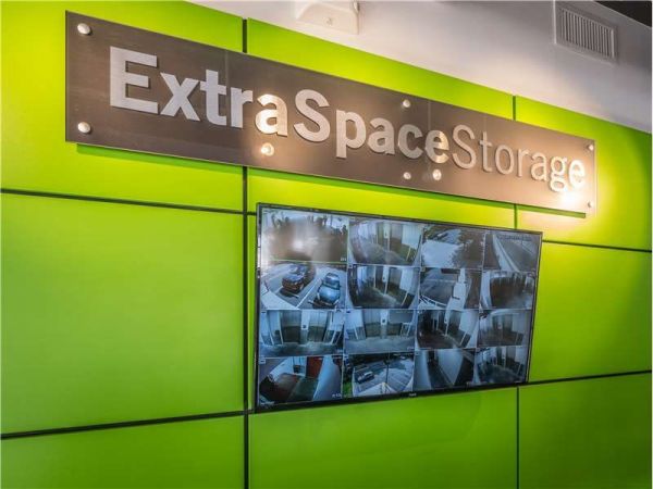 Extra Space Storage - 7581 - Atlanta - Peachtree Valley Rd NE - 56 Peachtree Valley Road Northeast