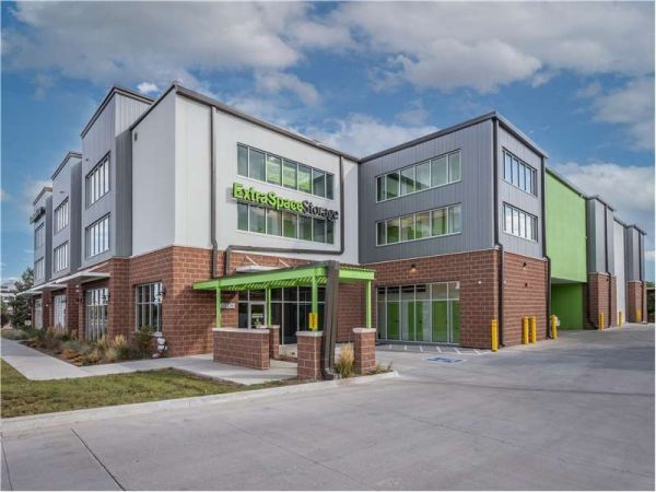Extra Space Storage - 7592 - Lakewood - Alameda Ave - 6206 West Alameda Avenue