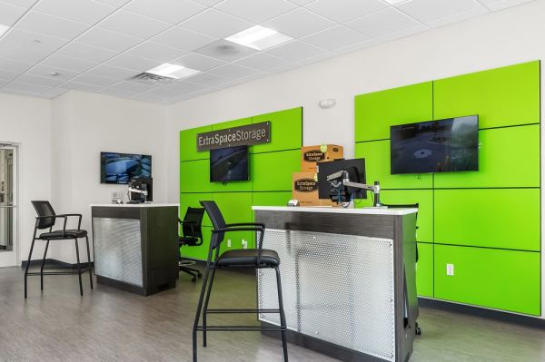 Extra Space Storage - 7608 - Hammond - 165th St - 950 East 165th Street