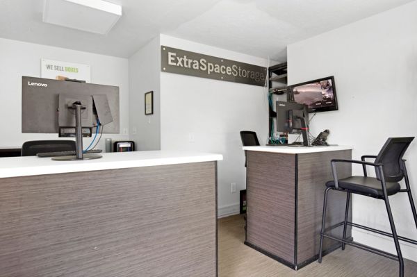 Extra Space Storage - 7616 - Midvale - 300 W - 7307 South 300 West