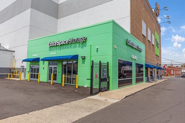 Extra Space Storage - 7780 - Stamford - Main St - 370 West Main Street