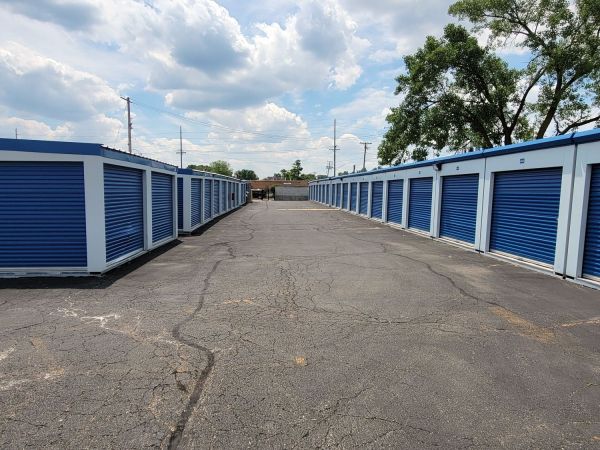 Extra Space Storage - 7784 - River Grove - River Rd - 3000 North River Road