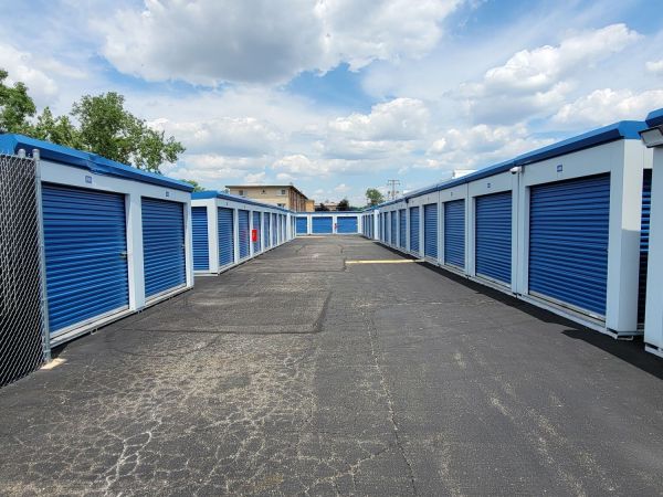 Extra Space Storage - 7784 - River Grove - River Rd - 3000 North River Road