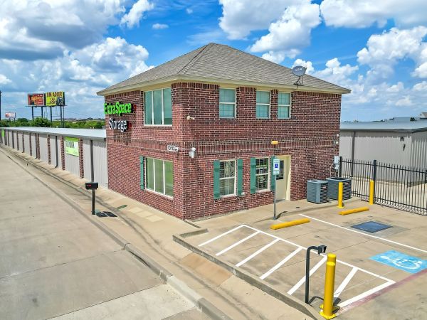Extra Space Storage - 7786 - Fort Worth - First Chapel Dr - 10113 First Chapel Drive