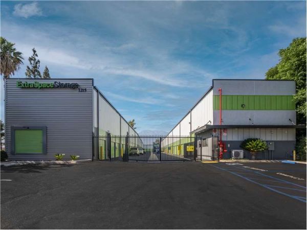 Extra Space Storage - 7788 - Ontario - Airport Drive - 1215 East Airport Drive