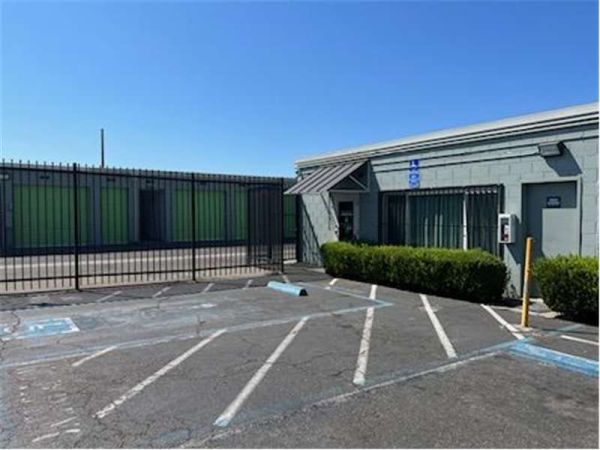 Extra Space Storage - 7826 - Oakland - 12th St - 2615 East 12th Street