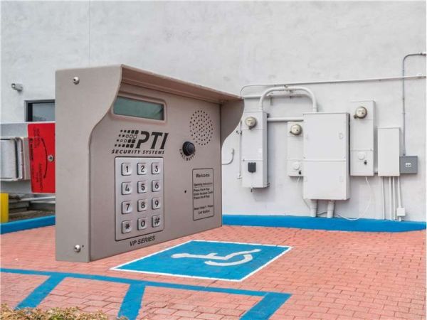 Extra Space Storage - 0397 - Pomona - Ridgeway St - 601 Ridgeway Street