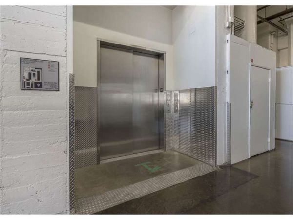 Extra Space Storage - 0551 - Los Angeles - W Pico Blvd - 2800 West Pico Boulevard