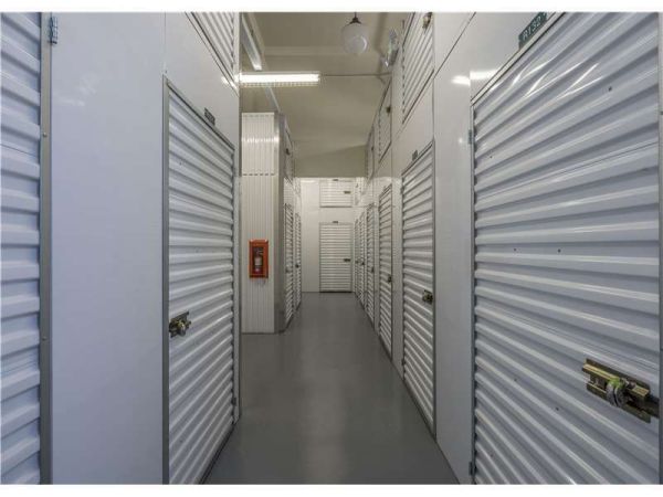 Extra Space Storage - 0551 - Los Angeles - W Pico Blvd - 2800 West Pico Boulevard