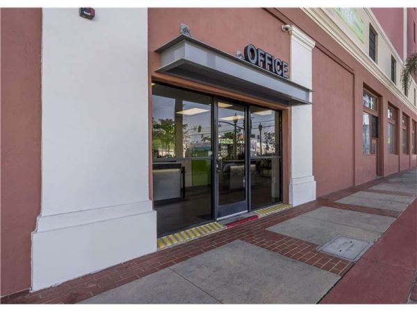 Extra Space Storage - 0551 - Los Angeles - W Pico Blvd - 2800 West Pico Boulevard