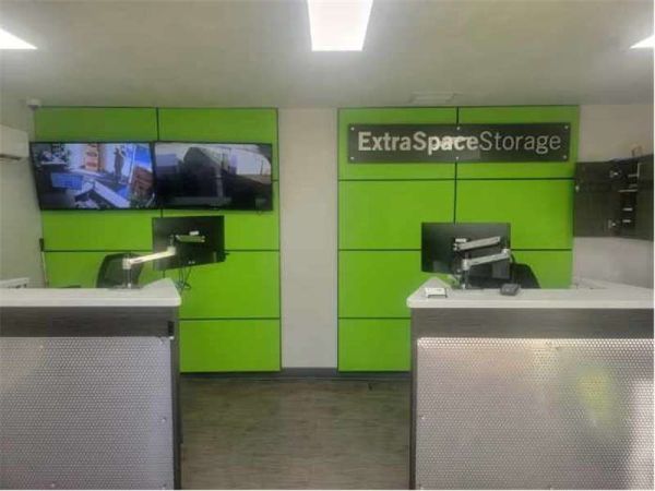 Extra Space Storage - 0788 - Covina - North Vincent Ave - 318 North Vincent Avenue
