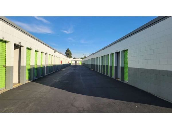 Extra Space Storage - 0788 - Covina - North Vincent Ave - 318 North Vincent Avenue