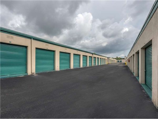 Extra Space Storage - 8252 - Brandon - Brandon Blvd - 1759 West Brandon Boulevard