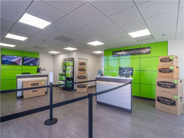 Extra Space Storage - 1479 - Hesperia - Mariposa Rd - 9353 Mariposa Road