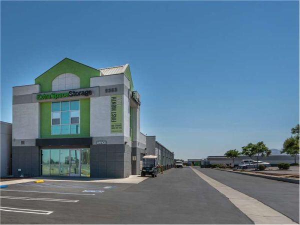 Extra Space Storage - 1479 - Hesperia - Mariposa Rd - 9353 Mariposa Road