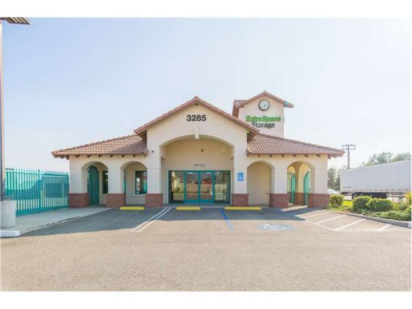 Extra Space Storage - 8530 - Rialto - Locust Ave - 3285 North Locust Avenue