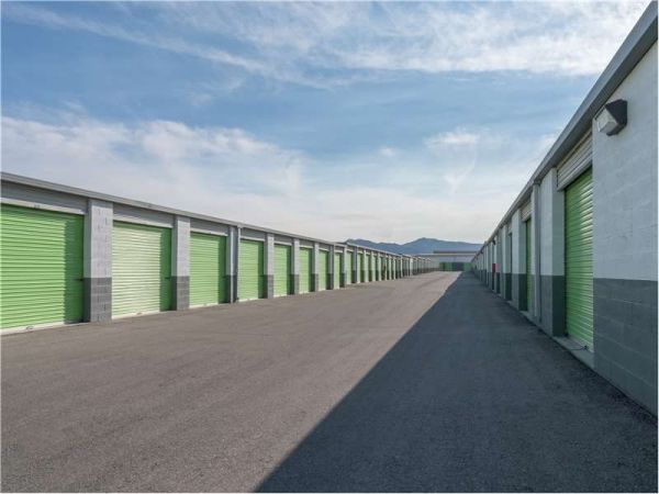 Extra Space Storage - 8537 - Henderson - Galleria Drive - 975 Galleria Drive