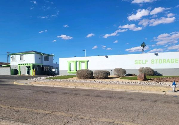 Extra Space Storage - 8788 - El Paso - Armour Dr - 11211 Armour Drive