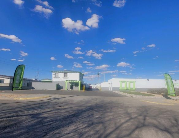 Extra Space Storage - 8788 - El Paso - Armour Dr - 11211 Armour Drive