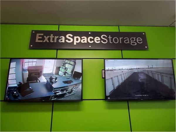 Extra Space Storage - 8788 - El Paso - Armour Dr - 11211 Armour Drive
