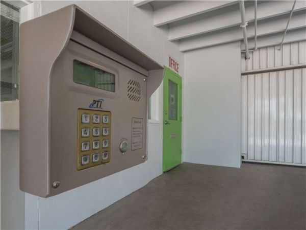 Extra Space Storage - 8786 - Phoenix - Indian School Rd - 301 West Indian School Road