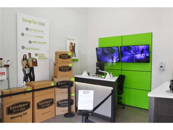 Extra Space Storage - 8880 - Queens - Crescent Street - 3719 Crescent Street