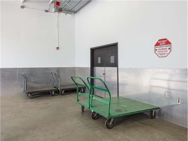Extra Space Storage - 8880 - Queens - Crescent Street - 3719 Crescent Street