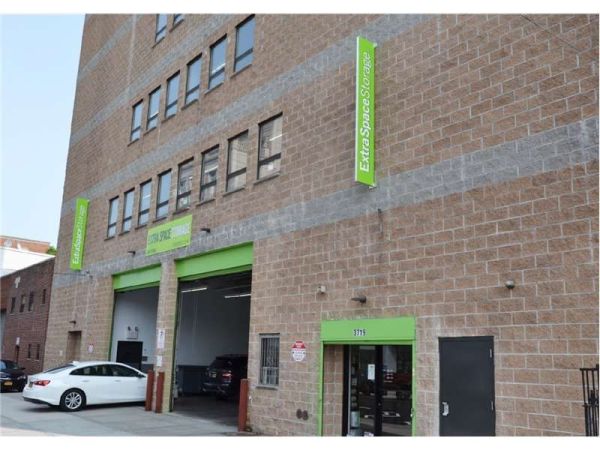 Extra Space Storage - 8880 - Queens - Crescent Street - 3719 Crescent Street