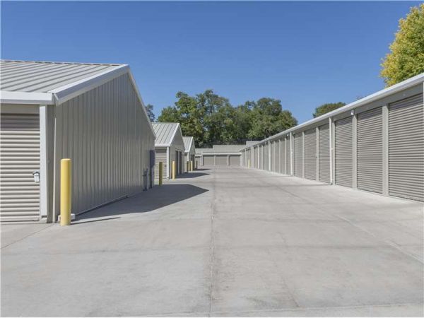 Extra Space Storage - 8738 - Elkhorn - Farnam St - 20302 Farnam Street