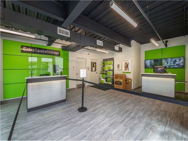 Extra Space Storage - 8955 - Fort Myers - Tamiami Trail - 19440 South Tamiami Trail