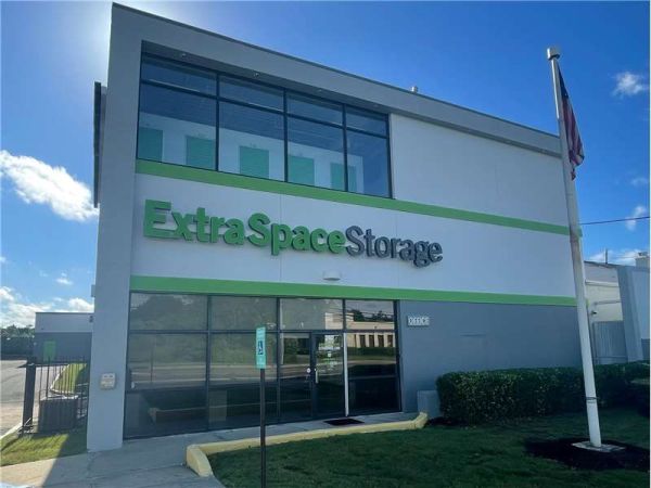 Extra Space Storage - 7203 - Huntington Station - Oakwood Rd - 380 Oakwood Road