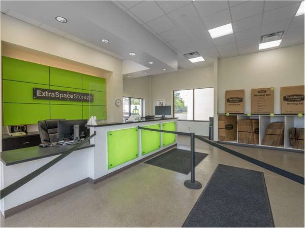 Extra Space Storage - 7203 - Huntington Station - Oakwood Rd - 380 Oakwood Road