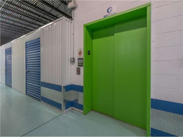 Extra Space Storage - 7203 - Huntington Station - Oakwood Rd - 380 Oakwood Road