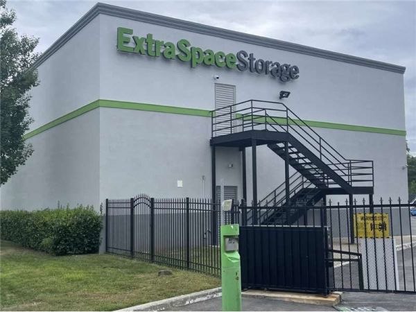 Extra Space Storage - 7203 - Huntington Station - Oakwood Rd - 380 Oakwood Road