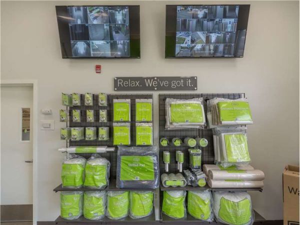Extra Space Storage - 7203 - Huntington Station - Oakwood Rd - 380 Oakwood Road