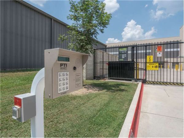 Extra Space Storage - 8895 - Fort Worth - West Vickery Blvd - 5230 West Vickery Boulevard