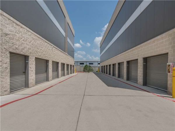 Extra Space Storage - 8895 - Fort Worth - West Vickery Blvd - 5230 West Vickery Boulevard