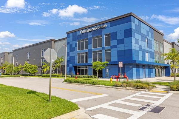 Extra Space Storage - 7243 - Pembroke Pines - Pines Blvd - 18900 Pines Boulevard
