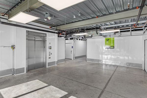 Extra Space Storage - 7243 - Pembroke Pines - Pines Blvd - 18900 Pines Boulevard