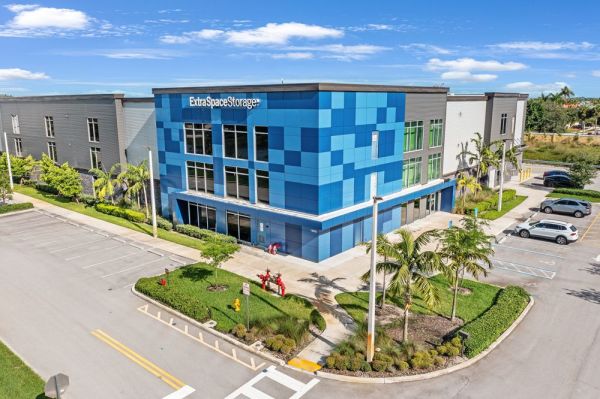 Extra Space Storage - 7243 - Pembroke Pines - Pines Blvd - 18900 Pines Boulevard