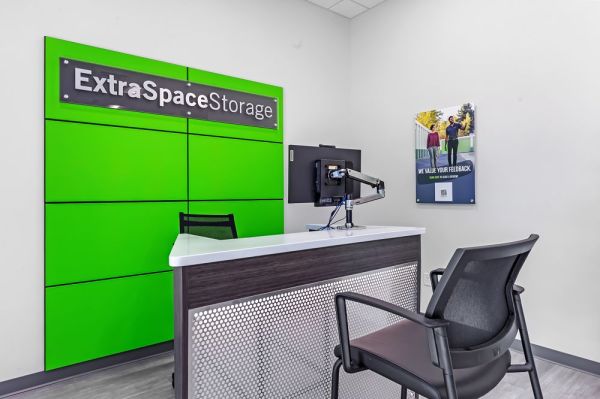 Extra Space Storage - 6137 - Sacramento - Bercut Dr - 400 Bercut Drive