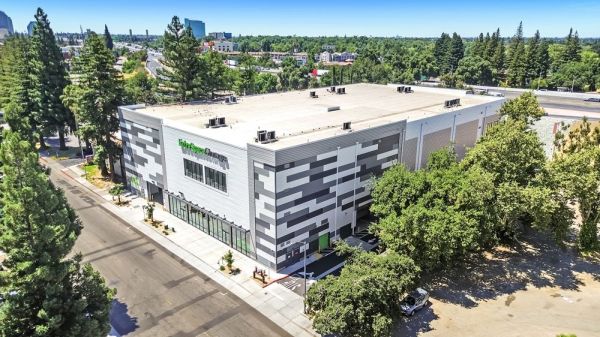 Extra Space Storage - 6137 - Sacramento - Bercut Dr - 400 Bercut Drive