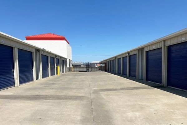 Public Storage - Stockton - 1880 W Charter Way - 1880 W Charter Way