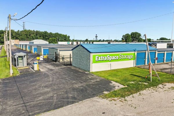 Extra Space Storage - 2131 - Seymour - Montgomery Dr - 2741 Montgomery Drive