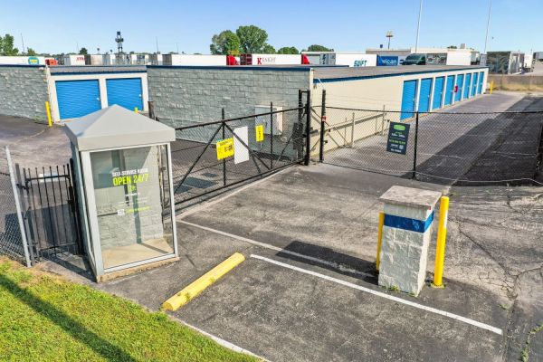 Extra Space Storage - 2131 - Seymour - Montgomery Dr - 2741 Montgomery Drive