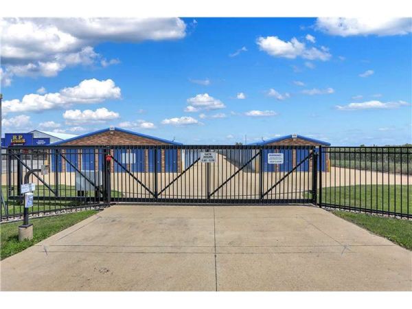 Extra Space Storage - 2165 - Pontiac - Ewing Dr - 826 Ewing Drive