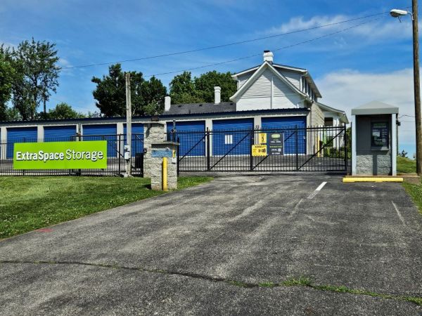 Extra Space Storage - 2178 - Clarksville - Woodstock Dr - 910 Woodstock Drive