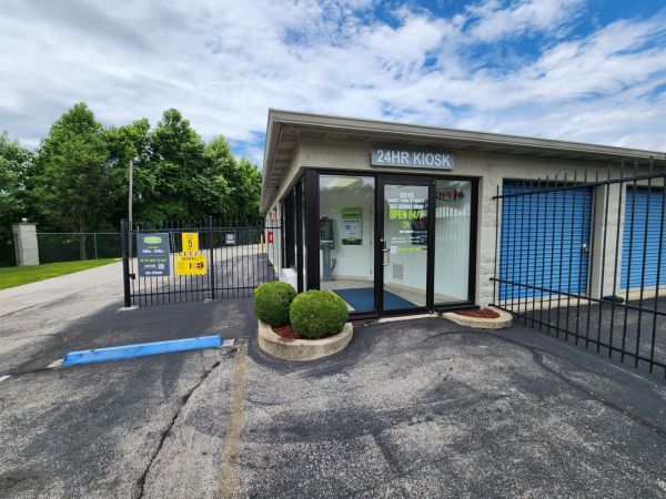Extra Space Storage - 2189 - Jeffersonville - 10th St. - 2515 East 10th Street