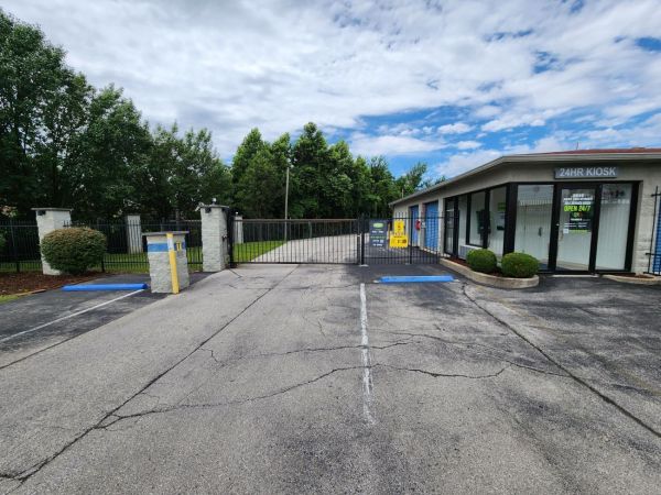 Extra Space Storage - 2189 - Jeffersonville - 10th St. - 2515 East 10th Street