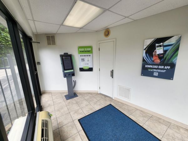 Extra Space Storage - 2189 - Jeffersonville - 10th St. - 2515 East 10th Street